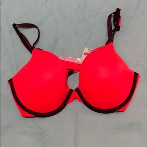 Victoria’s Secret bra with tags
